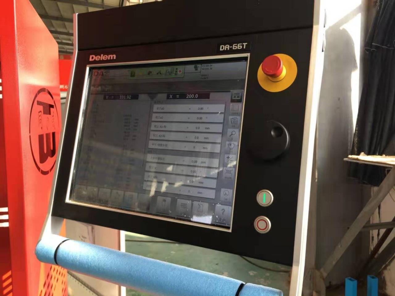 الهيدروليكية الفولاذ المقاوم للصدأ Wc67y / k-300/6000 قالب التتويج الصحافة الفرامل