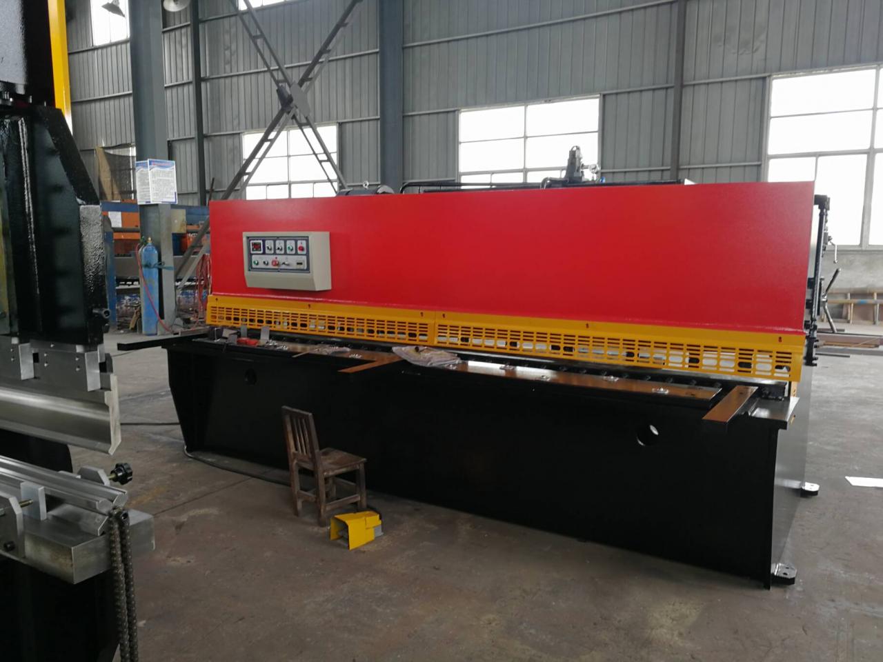 Hydraulic Swing Beam Guillotine Shears Qc12y-4x2500 المقصات ذات شعاع التأرجح الهيدروليكي Qc12y-4x2500