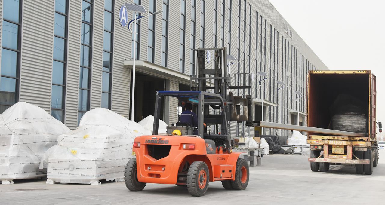 Laser Source 2000w 3000w Fiber Laser Cutting Machine مصدر الليزر 2000w 3000w الألياف آلة القطع بالليزر