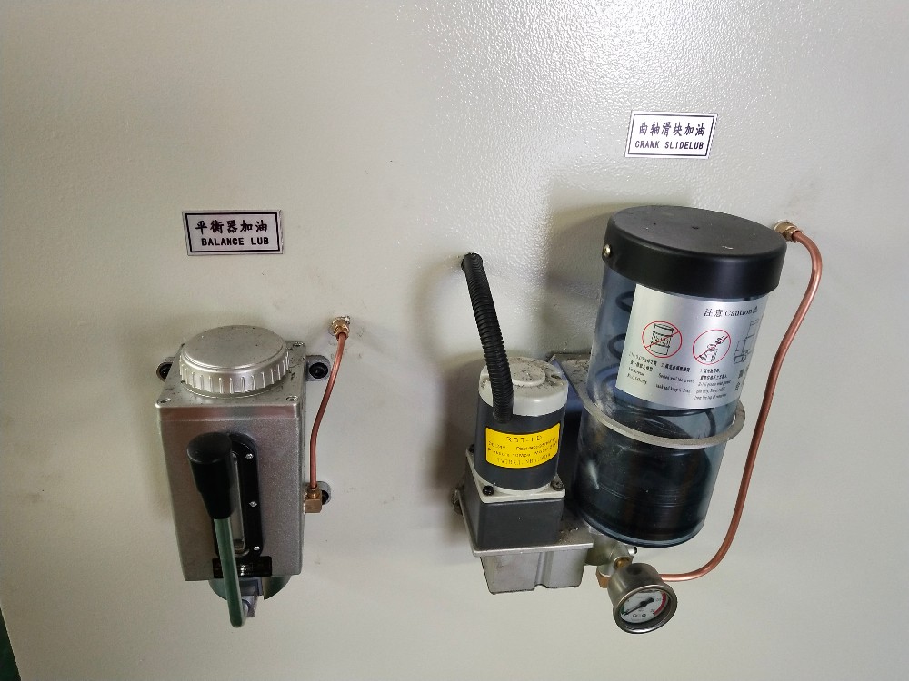 Pneumatic Friction Clutch High Performance Punch Press Machine آلة ضغط قابض الاحتكاك الهوائية عالية الأداء