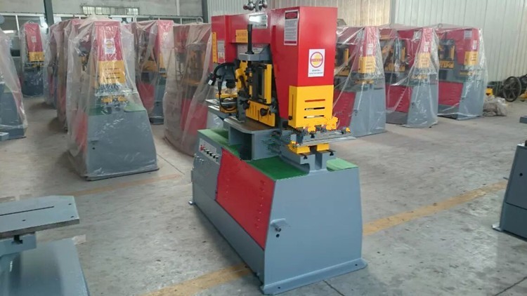 Q35y Series Multifunctional Hydraulic Iron Worker Combined Shearing And Punching Machine Q35y سلسلة متعددة الوظائف الهيدروليكية عامل الحديد آلة القص واللكم