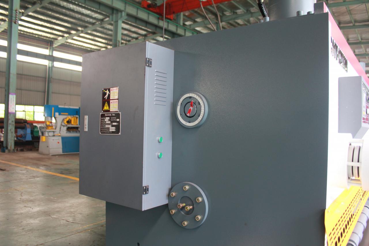 Qc11y Metal Plate Hydraulic Guillotine Shearing Machine For Sale Qc11y آلة قص الألواح المعدنية الهيدروليكية للبيع