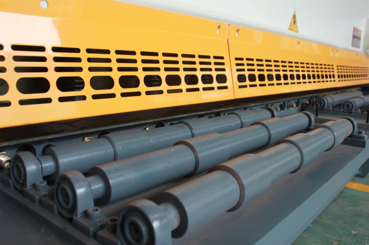 Qc11y Metal Plate Hydraulic Guillotine Shearing Machine For Sale Qc11y آلة قص الألواح المعدنية الهيدروليكية للبيع