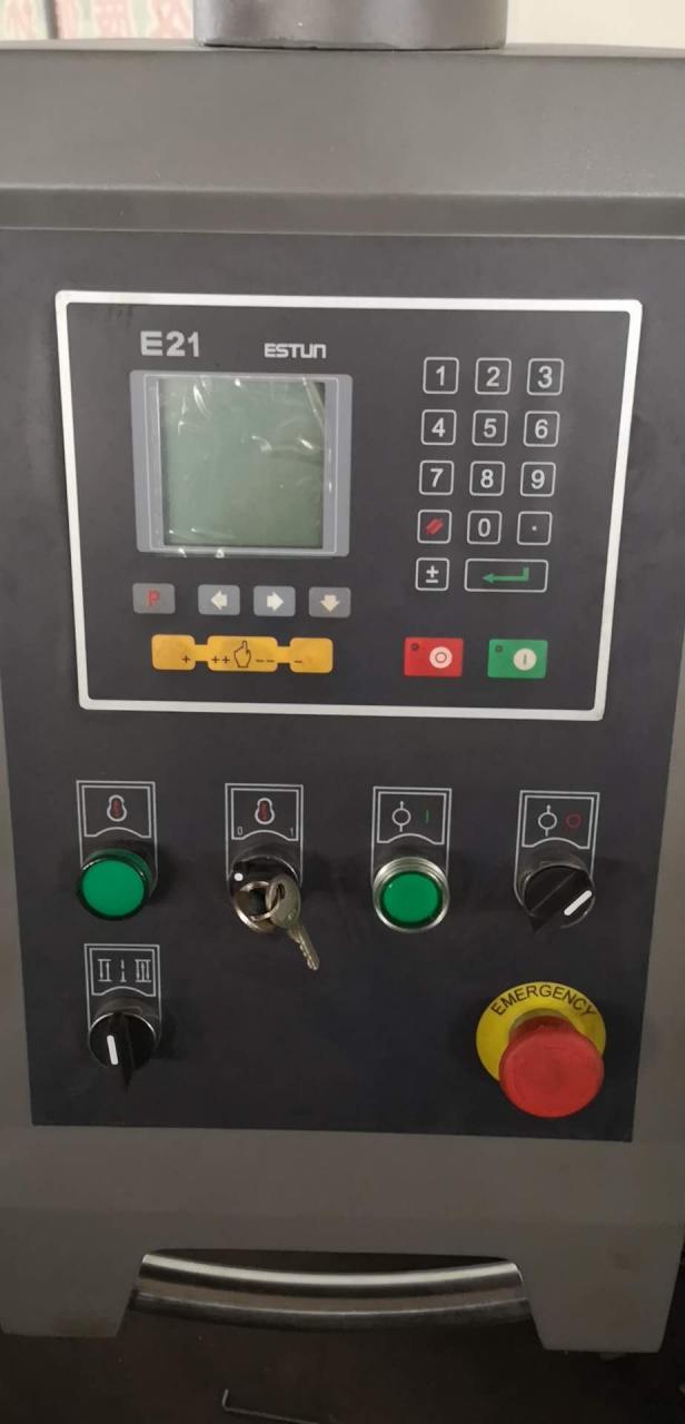 Qc12y 6x3200 الهيدروليكية لوحة انزلاق الجدول المنشار آلة قطع القص