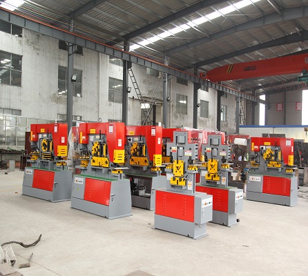 Steel Plate Angle Cutting Punching Notching Machine Hydraulic Ironworker For Sale زاوية الصفيحة الفولاذية قطع اللكم آلة التحزيز عامل الحديد الهيدروليكي للبيع