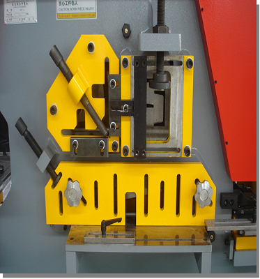 Steel Plate Angle Cutting Punching Notching Machine Hydraulic Ironworker For Sale زاوية الصفيحة الفولاذية قطع اللكم آلة التحزيز عامل الحديد الهيدروليكي للبيع