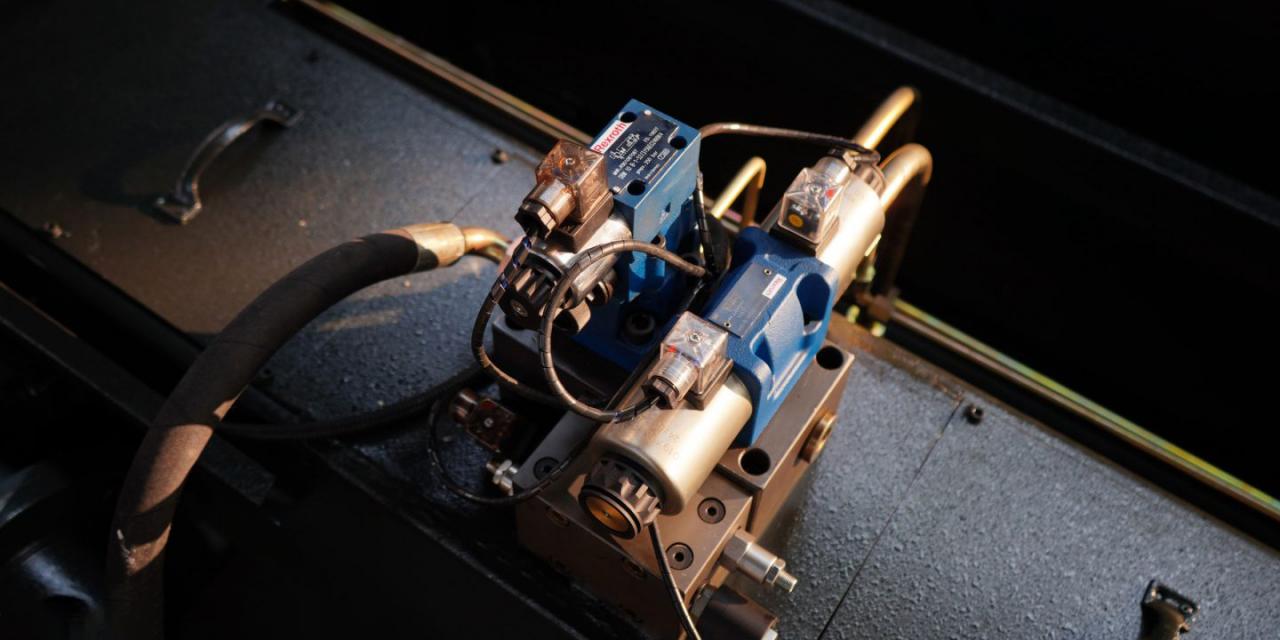 Wc67 Hydraulic Press Brake / CNC Press Bending Machine / Plate Bending Machine China Wc67 الهيدروليكية الصحافة الفرامل / آلة الانحناء الصحافة CNC / آلة الانحناء لوحة الصين