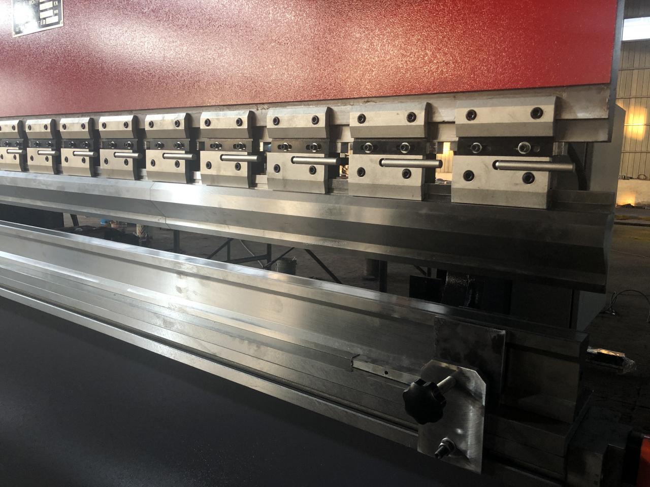 Wc67k Cnc Aluminum Iron Plate Hydraulic Press Brake Cnc Metal Sheet Bending Machine Wc67k Cnc الألومنيوم لوحة الحديد الهيدروليكية الصحافة الفرامل باستخدام الحاسب الآلي آلة الانحناء الصفائح المعدنية