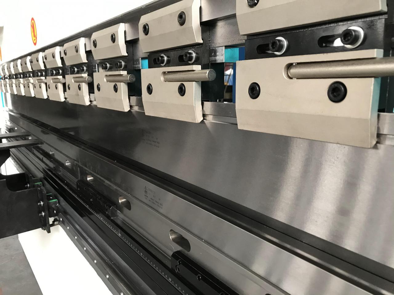 Wc67y-65/2500 Oem الهيدروليكية الصحافة آلة الفرامل آلة الانحناء الصلب