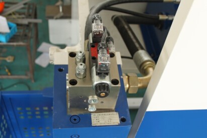 Wc67yk 80 100 160 200 Ton 3200mm E21 Nc Sheet Metal Oil Hydraulic Press Brake Price Wc67yk 80100160200 طن 3200 مم E21 Nc الصفائح المعدنية الزيتية الهيدروليكية الصحافة سعر الفرامل